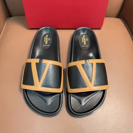 ヴァレンティノ スリッパ