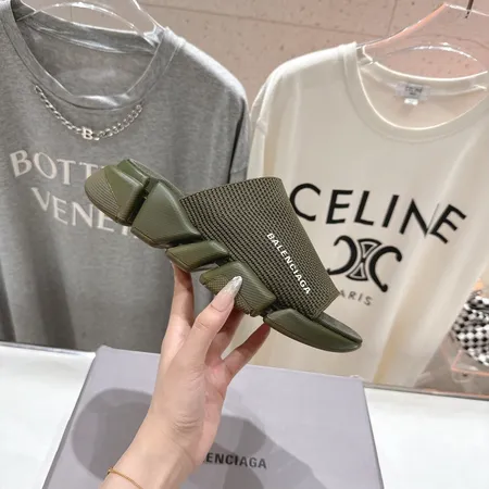 バレンシアガ スリッパ