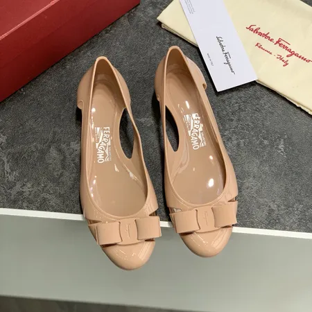 フェラガモ サンダル