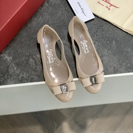 フェラガモ サンダル