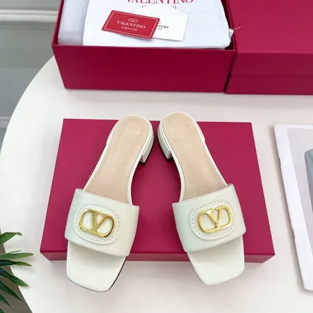ヴァレンティノ スリッパ