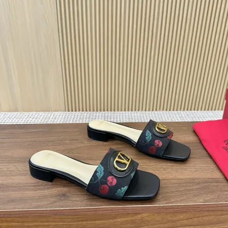 ヴァレンティノ スリッパ