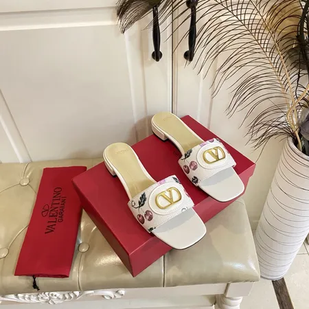 ヴァレンティノ スリッパ