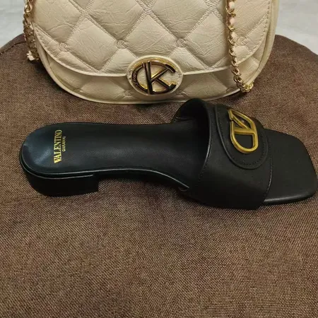 ヴァレンティノ スリッパ