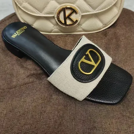 ヴァレンティノ スリッパ