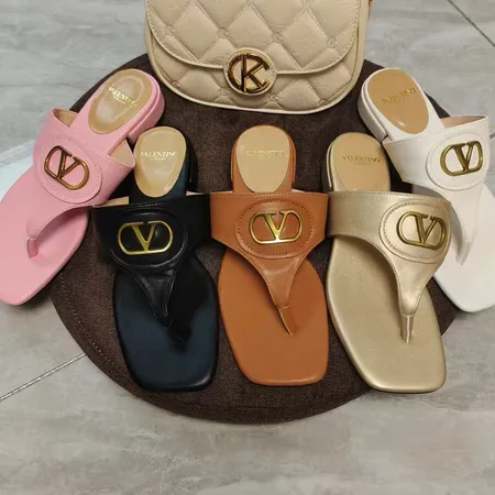 ヴァレンティノ スリッパ