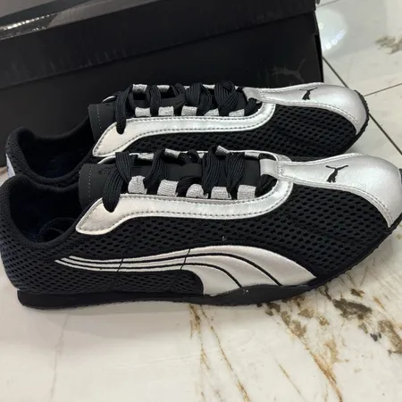 プーマ スニーカー