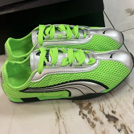 プーマ スニーカー