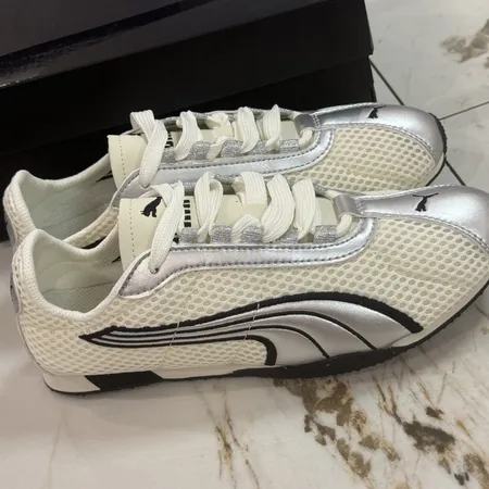 プーマ スニーカー