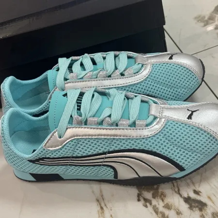 プーマ スニーカー