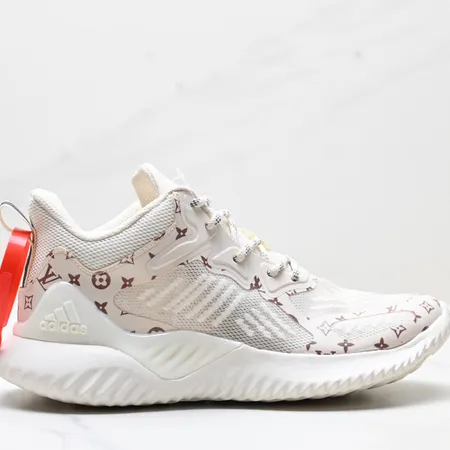 アディダス スニーカー