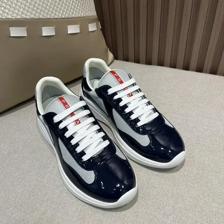 プラダ スニーカー