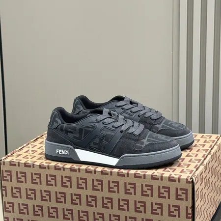 フェンディ カジュアルシューズ