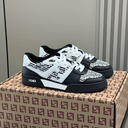 フェンディ カジュアルシューズ