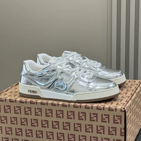 フェンディ カジュアルシューズ