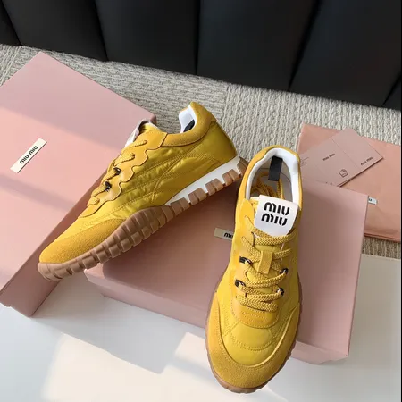 ミュウミュウ カジュアルシューズ