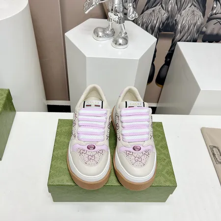 グッチ カジュアルシューズ