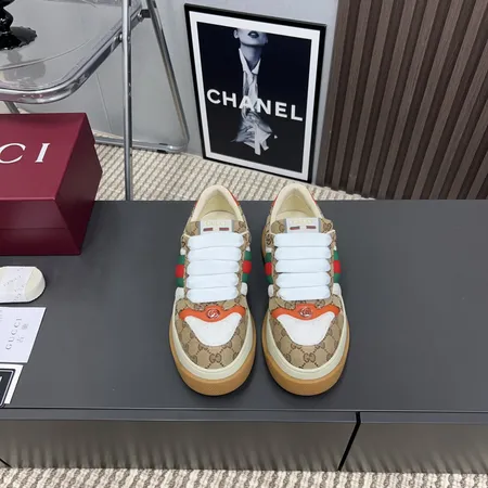 グッチ カジュアルシューズ