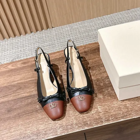 ヴァレンティノ サンダル