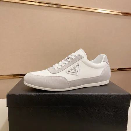 プラダ カジュアルシューズ