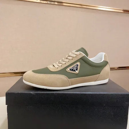 プラダ カジュアルシューズ