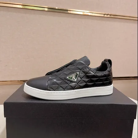 プラダ カジュアルシューズ