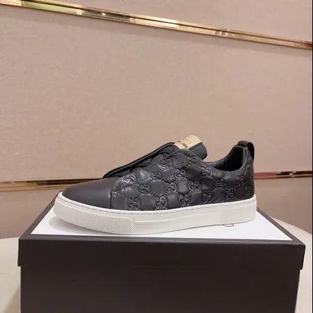 グッチ カジュアルシューズ