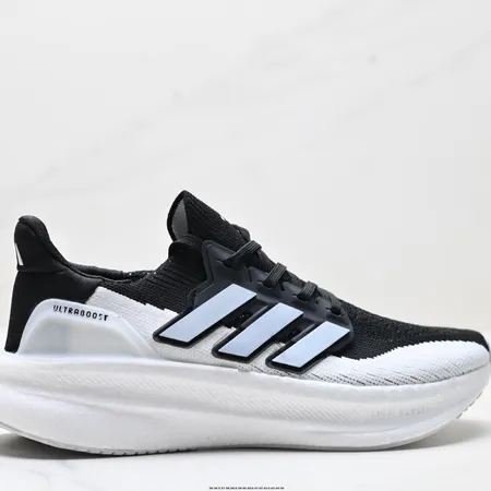 アディダス スニーカー