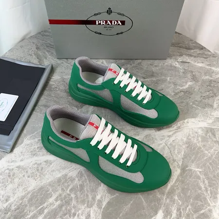 プラダ スニーカー
