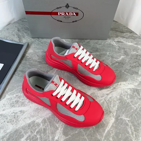 プラダ スニーカー