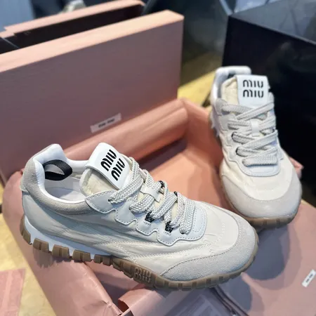 ミュウミュウ スニーカー