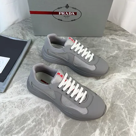 プラダ スニーカー