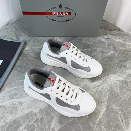 プラダ スニーカー