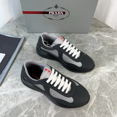 プラダ スニーカー