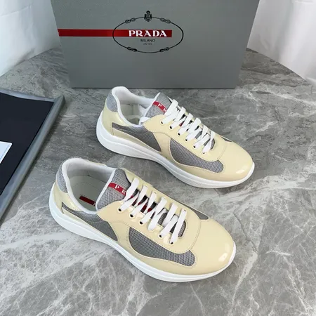 プラダ スニーカー