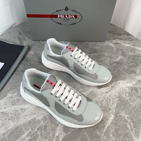 プラダ スニーカー