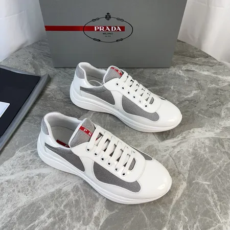 プラダ スニーカー