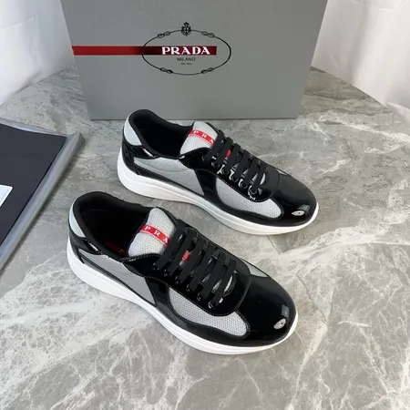 プラダ スニーカー
