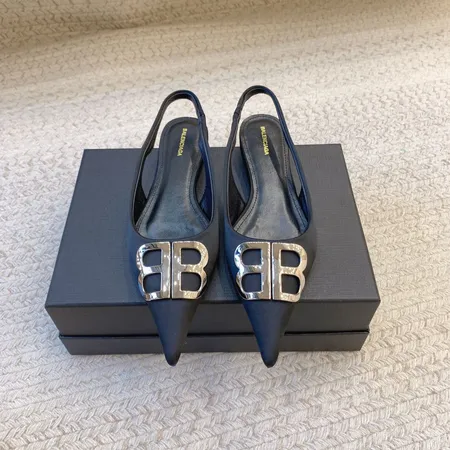 バレンシアガ サンダル