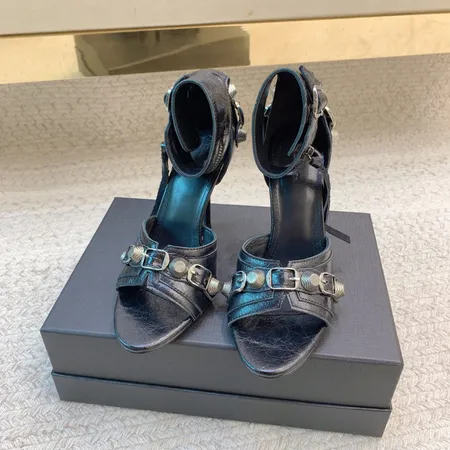 バレンシアガ サンダル