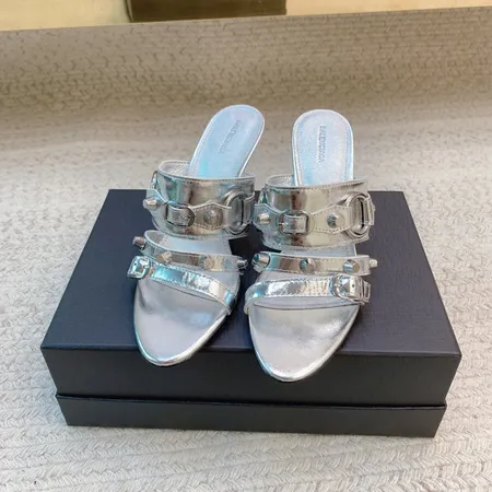 バレンシアガ サンダル