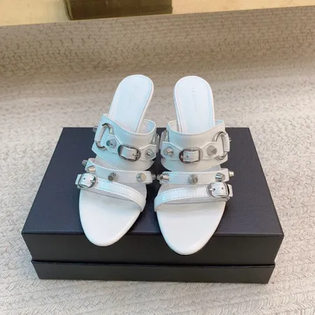 バレンシアガ サンダル