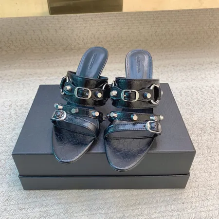 バレンシアガ サンダル