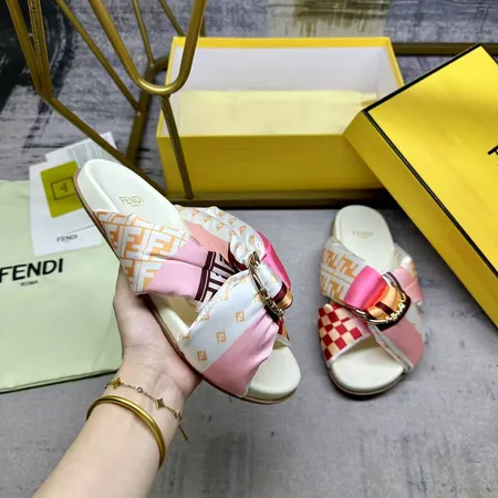 フェンディ スリッパ