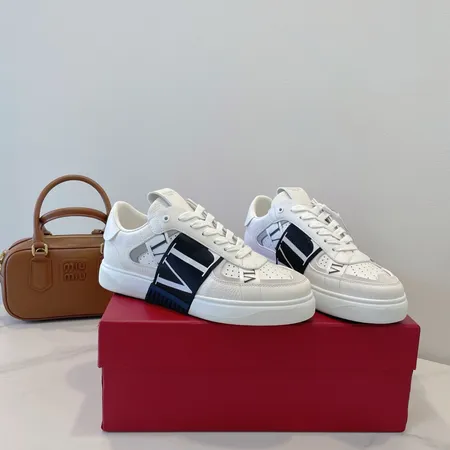 ヴァレンティノ カジュアルシューズ