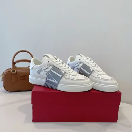 ヴァレンティノ カジュアルシューズ