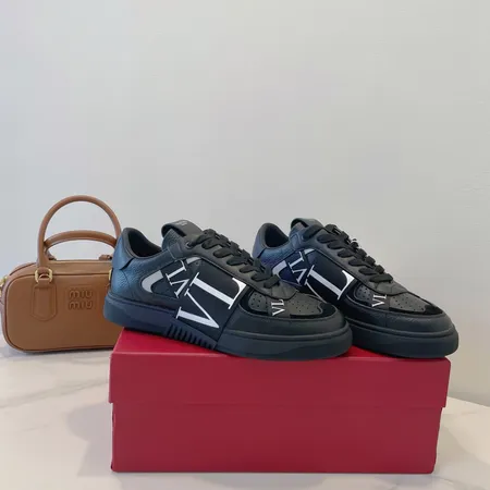 ヴァレンティノ カジュアルシューズ