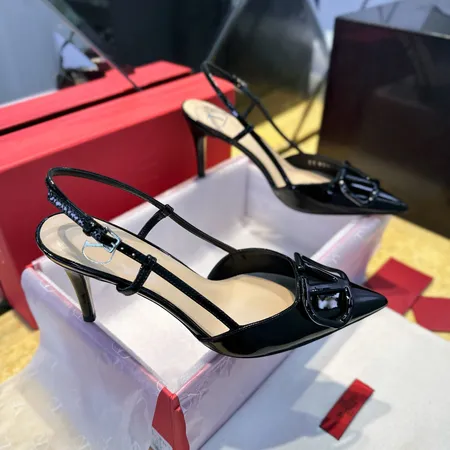 ヴァレンティノ サンダル