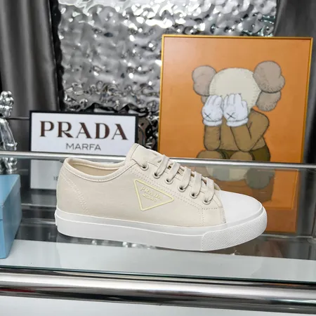 プラダ カジュアルシューズ
