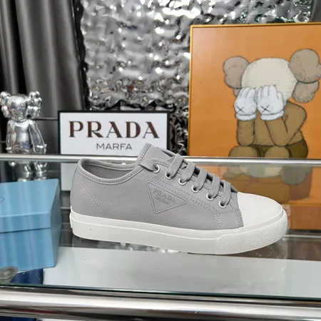 プラダ カジュアルシューズ